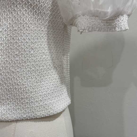 Alice + Olivia White Textured Puff Sleeve Blouse Smocked Top - Size Large - Picture 10 of 10